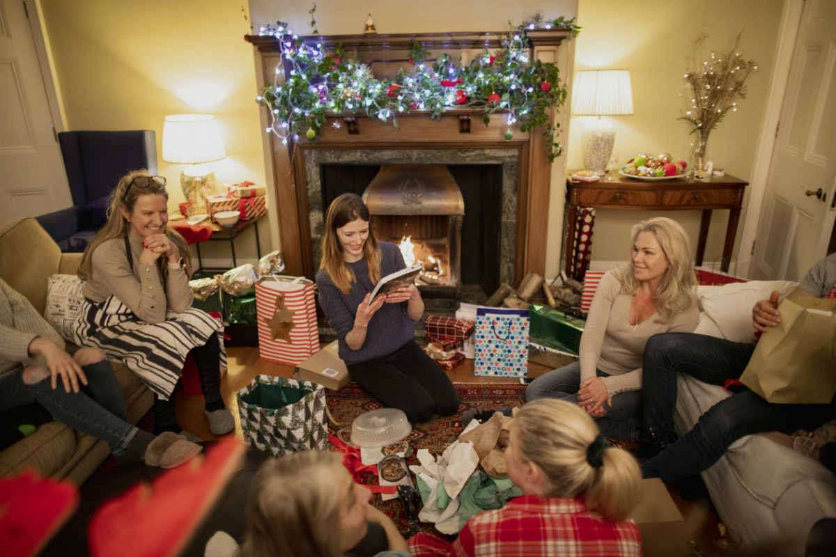 5 Christmas Gift Exchange Ideas for Big Families FamilyEducation